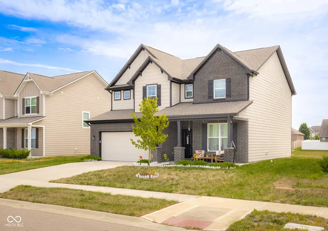 Photo 3 of Single family home for sale at 5717 Lauren Ln, Columbus, IN 47203 | MLS# 22127245 | Listing updated on 2026-09-22