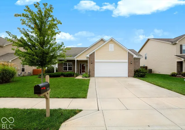 Photo 3 of Single family home for sale at 707 Prospector Dr, Greenfield, IN 46140 | MLS# 22127258 | Listing updated on 2026-09-26