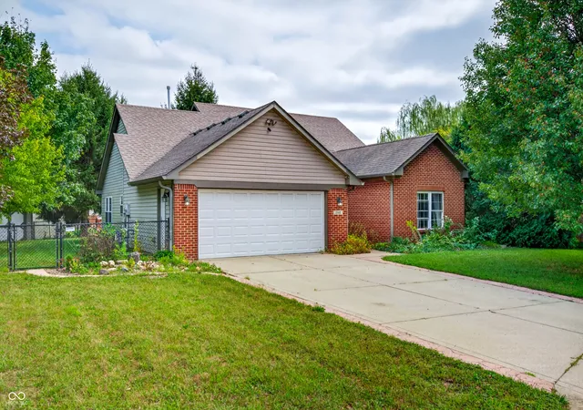 Photo 1 of Single family home for sale at 1545 Black Oak Ct, Franklin, IN 46131 | MLS# 22127268 | Listing updated on 2026-09-25