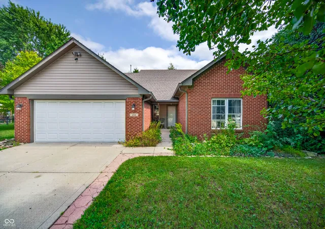 Photo 2 of Single family home for sale at 1545 Black Oak Ct, Franklin, IN 46131 | MLS# 22127268 | Listing updated on 2026-09-25