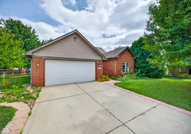 Photo 3 of Single family home for sale at 1545 Black Oak Ct, Franklin, IN 46131 | MLS# 22127268 | Listing updated on 2026-09-25