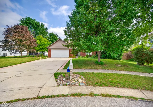 Photo 4 of Single family home for sale at 1545 Black Oak Ct, Franklin, IN 46131 | MLS# 22127268 | Listing updated on 2026-09-25