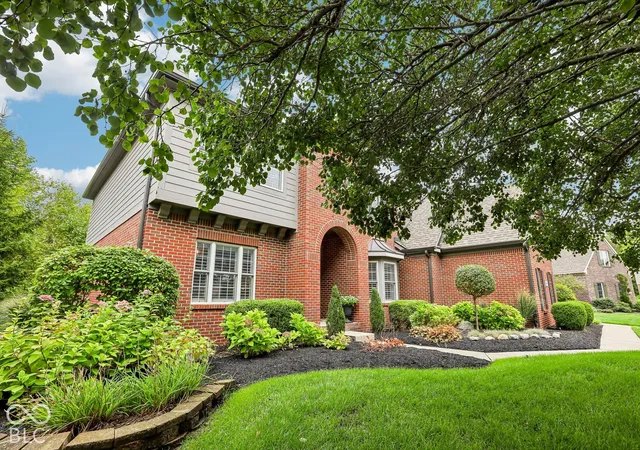 Photo 3 of Sale Pending at 15023 Bainbridge Ct, Westfield, IN 46074 | MLS# 22127271 | Listing updated on 2026-10-04