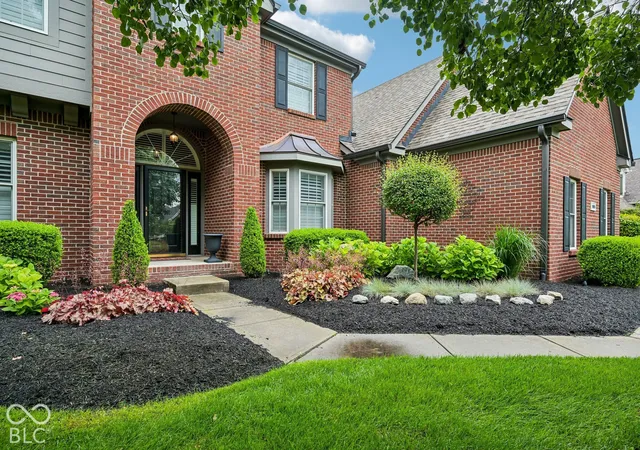 Photo 3 of Sale Pending at 15023 Bainbridge Ct, Westfield, IN 46074 | MLS# 22127271 | Listing updated on 2026-10-04