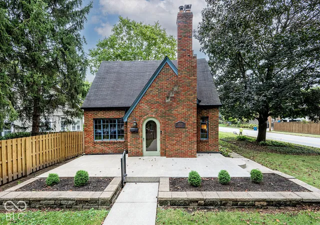 Photo 2 of Sale Pending at 5203 N Delaware St, Indianapolis, IN 46220 | MLS# 22127274 | Listing updated on 2026-09-26