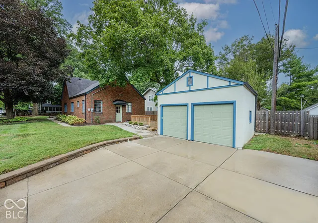 Photo 4 of Sale Pending at 5203 N Delaware St, Indianapolis, IN 46220 | MLS# 22127274 | Listing updated on 2026-09-26