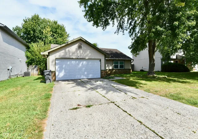 Photo 4 of Sale Pending at 6794 Dunsany Ln, Indianapolis, IN 46254 | MLS# 22127277 | Listing updated on 2026-09-27