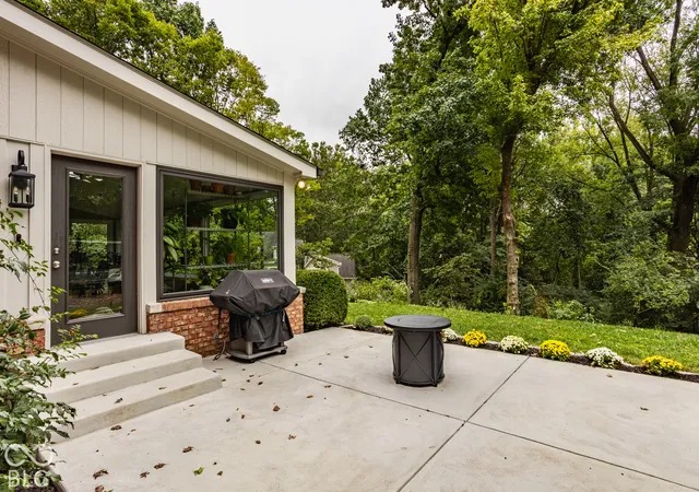 Photo 4 of Single family home for sale at 911 Round Table Ct, Indianapolis, IN 46260 | MLS# 22127283 | Listing updated on 2026-09-25