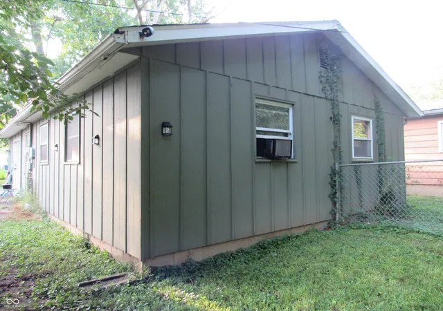 Photo 2 of Single family home for sale at 506 Wayne Ave, Crawfordsville, IN 47933 | MLS# 22127290 | Listing updated on 2026-09-30
