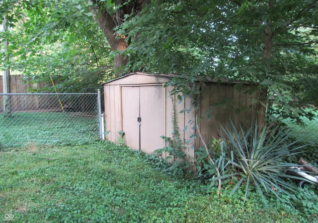 Photo 3 of Single family home for sale at 506 Wayne Ave, Crawfordsville, IN 47933 | MLS# 22127290 | Listing updated on 2026-09-30