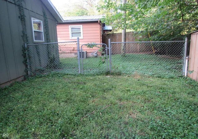 Photo 3 of Single family home for sale at 506 Wayne Ave, Crawfordsville, IN 47933 | MLS# 22127290 | Listing updated on 2026-09-30