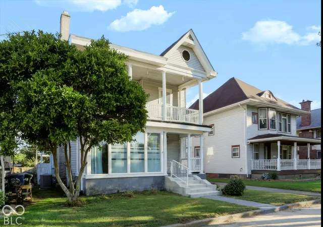 Photo 3 of Single family home for sale at 336 W Broadway St, Shelbyville, IN 46176 | MLS# 22127292 | Listing updated on 2026-09-29