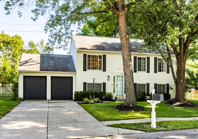 Photo 3 of Single family home for sale at 11549 Crk Side Ln, Carmel, IN 46033 | MLS# 22127298 | Listing updated on 2026-09-24