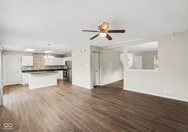 Photo 3 of Single family home for sale at 6921 Maywood Cir, Avon, IN 46123 | MLS# 22127301 | Listing updated on 2026-09-22