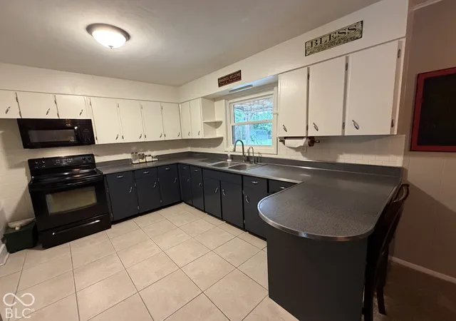 Photo 3 of Single family home for sale at 1010 Crescent Dr, New Castle, IN 47362 | MLS# 22127316 | Listing updated on 2026-09-24