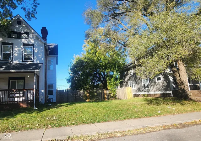 Photo 1 of Sale Pending at 1018 Tecumseh St, Indianapolis, IN 46201 | MLS# 22127329 | Listing updated on 2026-09-28