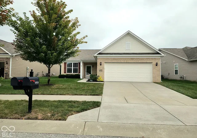 Photo 3 of Single family home for sale at 4904 Lilium Dr, Plainfield, IN 46168 | MLS# 22127334 | Listing updated on 2026-09-27