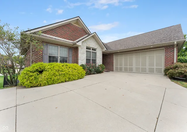 Photo 3 of Single family home for sale at 6139 Horizon Dr, Columbus, IN 47201 | MLS# 22127335 | Listing updated on 2026-09-22
