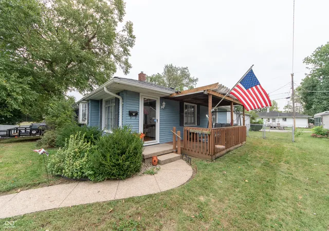 Single family home for sale at 2013 14th Street, Columbus, IN 47201 | MLS# 22127348