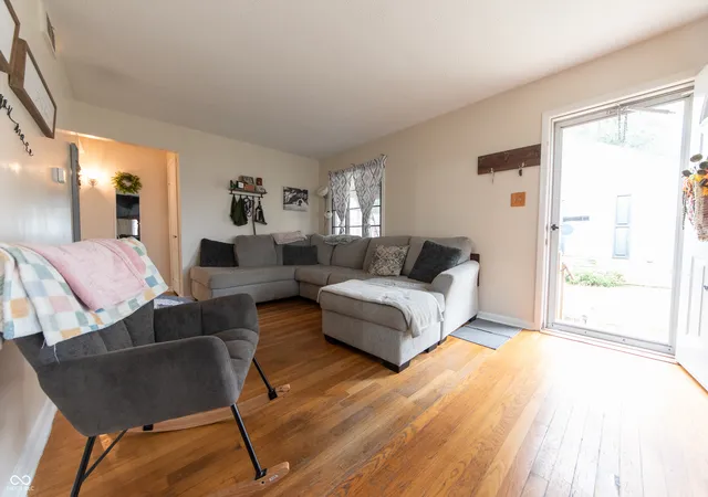 Photo 2 of Single family home for sale at 2013 14th Street, Columbus, IN 47201 | MLS# 22127348 | Listing updated on 2026-09-22
