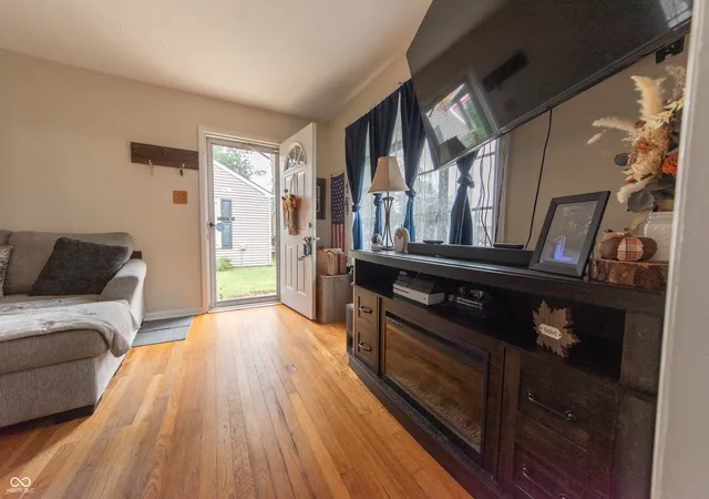 Photo 3 of Single family home for sale at 2013 14th Street, Columbus, IN 47201 | MLS# 22127348 | Listing updated on 2026-09-22