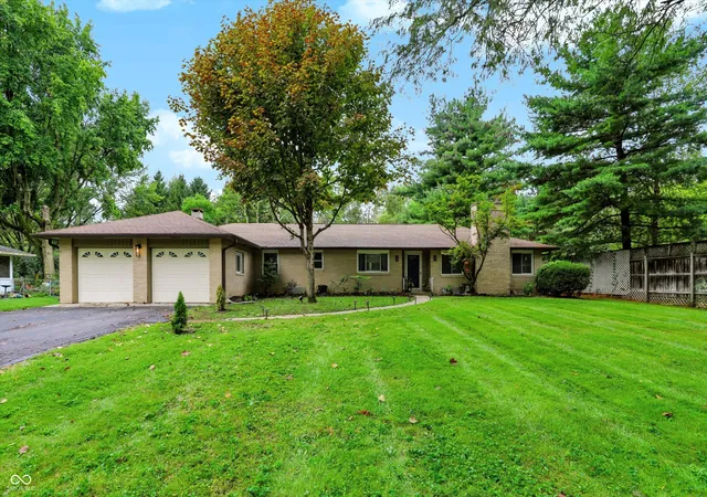 Photo 2 of Sale Pending at 8824 Crestview Dr, Indianapolis, IN 46240 | MLS# 22127350 | Listing updated on 2026-09-29