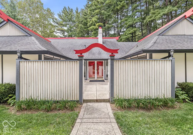 Photo 4 of Single family home for sale at 7622 Silverpine Ct, Indianapolis, IN 46250 | MLS# 22127353 | Listing updated on 2026-10-02