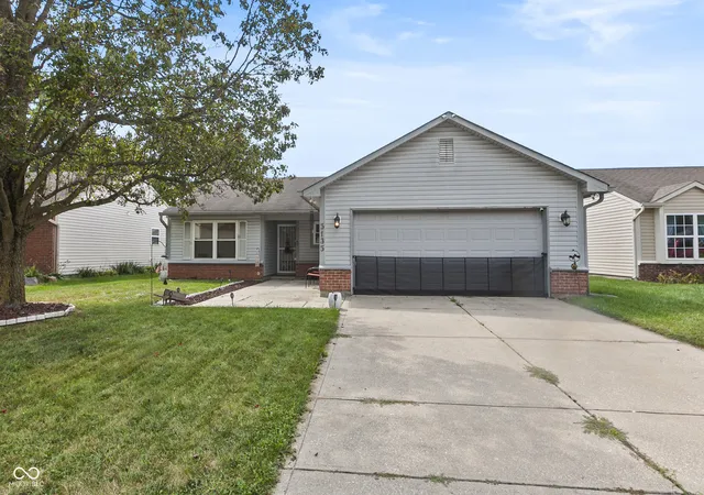 Photo 2 of Single family home for sale at 5135 Milhouse Rd, Indianapolis, IN 46221 | MLS# 22127370 | Listing updated on 2026-09-23
