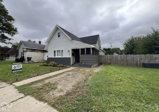 Photo 1 of Single family home for sale at 1815 Pearl St, Anderson, IN 46016 | MLS# 22127393 | Listing updated on 2026-09-24