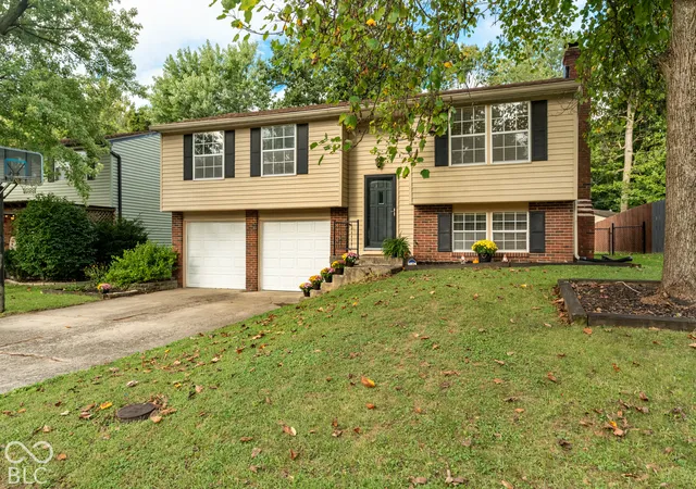 Photo 1 of Single family home for sale at 5532 Pappas Dr, Indianapolis, IN 46237 | MLS# 22127394 | Listing updated on 2026-10-02