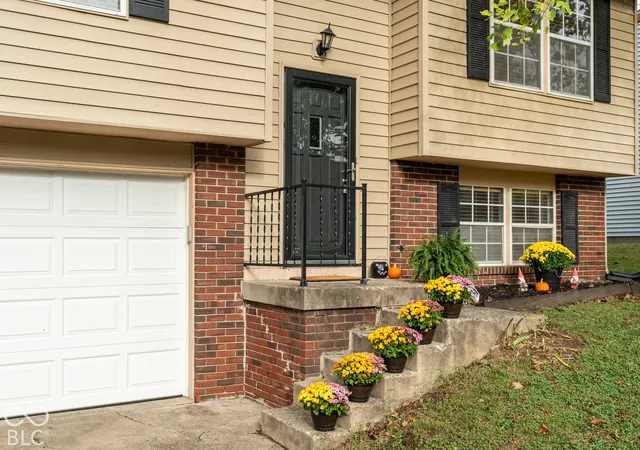 Photo 2 of Single family home for sale at 5532 Pappas Dr, Indianapolis, IN 46237 | MLS# 22127394 | Listing updated on 2026-10-02