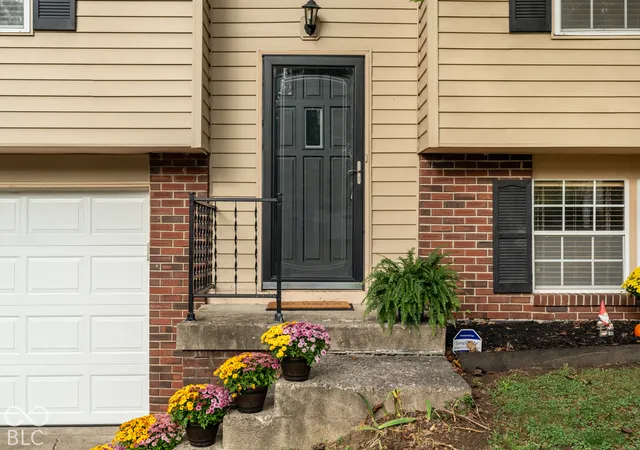 Photo 3 of Single family home for sale at 5532 Pappas Dr, Indianapolis, IN 46237 | MLS# 22127394 | Listing updated on 2026-10-02