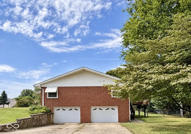 Photo 2 of Single family home for sale at 1029 Orchard Dr, Covington, IN 47932 | MLS# 22127396 | Listing updated on 2026-09-22