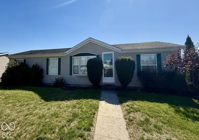 Photo 2 of Single family home for sale at 3313 Deerbrook Dr, Columbus, IN 47203 | MLS# 22127402 | Listing updated on 2026-10-02