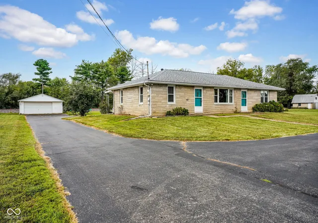 Single family home for sale at 6954 S Jonesville Rd, Columbus, IN 47201 | MLS# 22127403