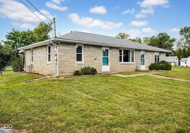Photo 3 of Single family home for sale at 6954 S Jonesville Rd, Columbus, IN 47201 | MLS# 22127403 | Listing updated on 2026-09-23