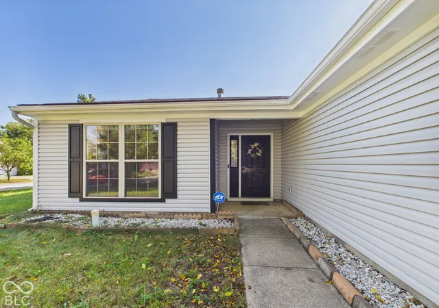 Photo 2 of Single family home for sale at 5516 Lake Boggs St, Indianapolis, IN 46254 | MLS# 22127407 | Listing updated on 2026-10-08