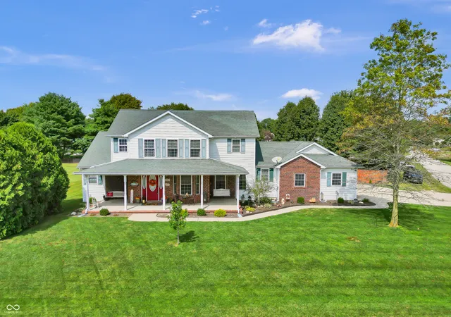 Single family home for sale at 5522 River Birch Dr, Columbus, IN 47201 | MLS# 22127408