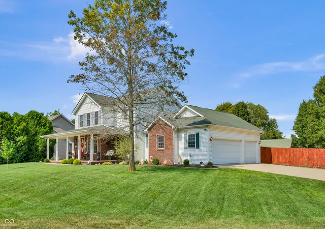 Photo 2 of Single family home for sale at 5522 River Birch Dr, Columbus, IN 47201 | MLS# 22127408 | Listing updated on 2026-09-22