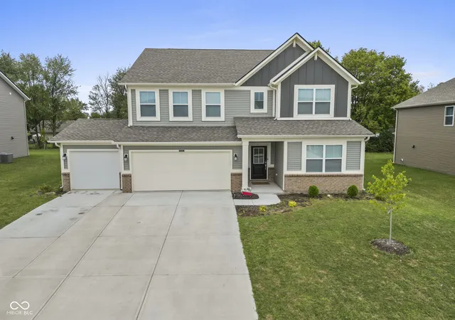 Photo 2 of Single family home for sale at 1528 Covington Blvd, Franklin, IN 46131 | MLS# 22127425 | Listing updated on 2026-10-05