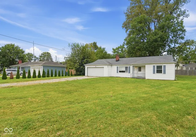 Photo 3 of Single family home for sale at 5614 N Victoria Dr, Indianapolis, IN 46228 | MLS# 22127427 | Listing updated on 2026-10-06