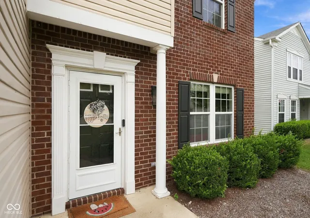 Photo 3 of Single family home for sale at 3304 Hurst St, Whiteland, IN 46184 | MLS# 22127430 | Listing updated on 2026-09-22