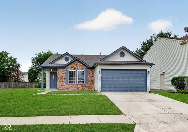 Single family home for sale at 2203 Summerfield Dr, Plainfield, IN 46168 | MLS# 22127443
