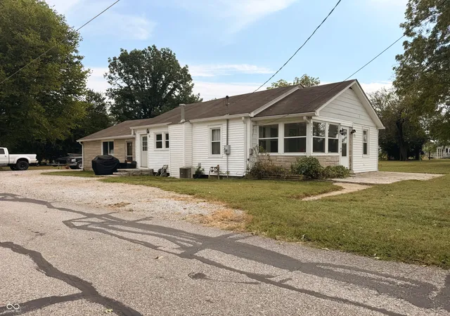 Single family home for sale at 3135 S 150 West, Columbus, IN 47201 | MLS# 22127444