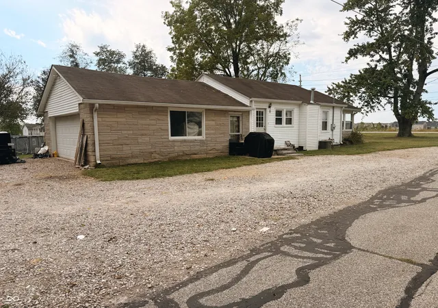Photo 1 of Single family home for sale at 3135 S 150 West, Columbus, IN 47201 | MLS# 22127444 | Listing updated on 2026-09-22