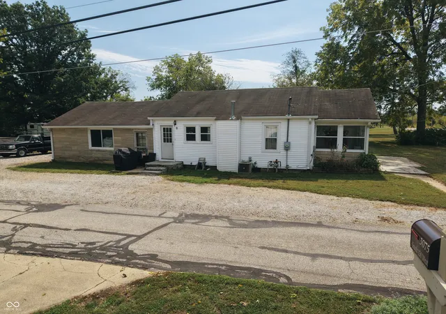 Photo 2 of Single family home for sale at 3135 S 150 West, Columbus, IN 47201 | MLS# 22127444 | Listing updated on 2026-09-22