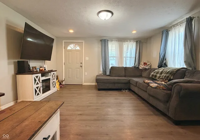 Photo 3 of Single family home for sale at 3135 S 150 West, Columbus, IN 47201 | MLS# 22127444 | Listing updated on 2026-09-22