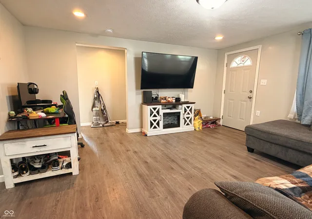 Photo 4 of Single family home for sale at 3135 S 150 West, Columbus, IN 47201 | MLS# 22127444 | Listing updated on 2026-09-22