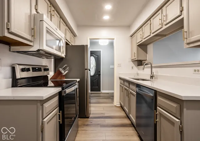 Photo 4 of Townhouse for sale at 6532 Aintree Ter, Indianapolis, IN 46250 | MLS# 22127450 | Listing updated on 2026-09-28