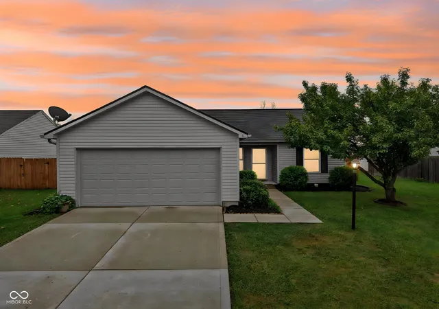 Single family home for sale at 1585 Sweetwater Ln, Greenfield, IN 46140 | MLS# 22127456